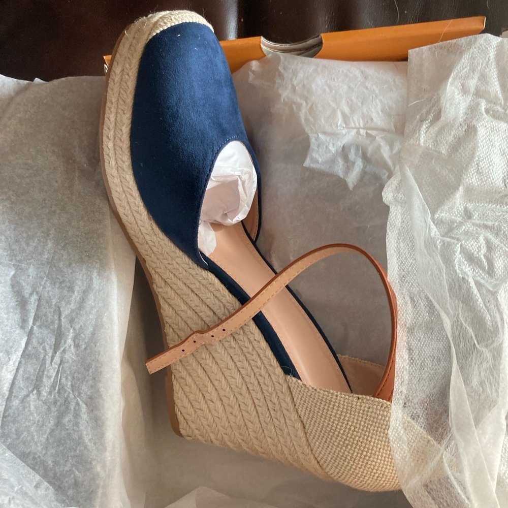 Blue suede espadrilles with ankle strap & closed t